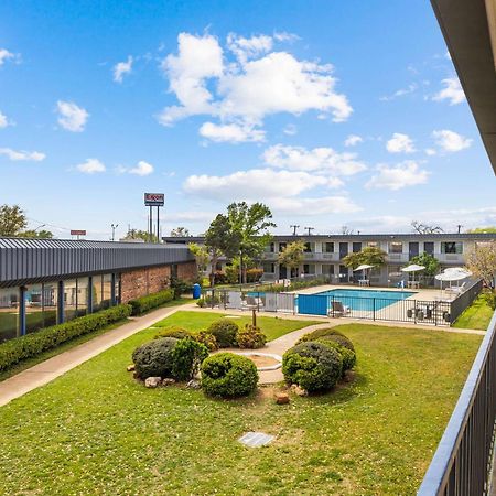 Americas Best Value Inn Fort Worth/Hurst Richland Hills Bagian luar foto