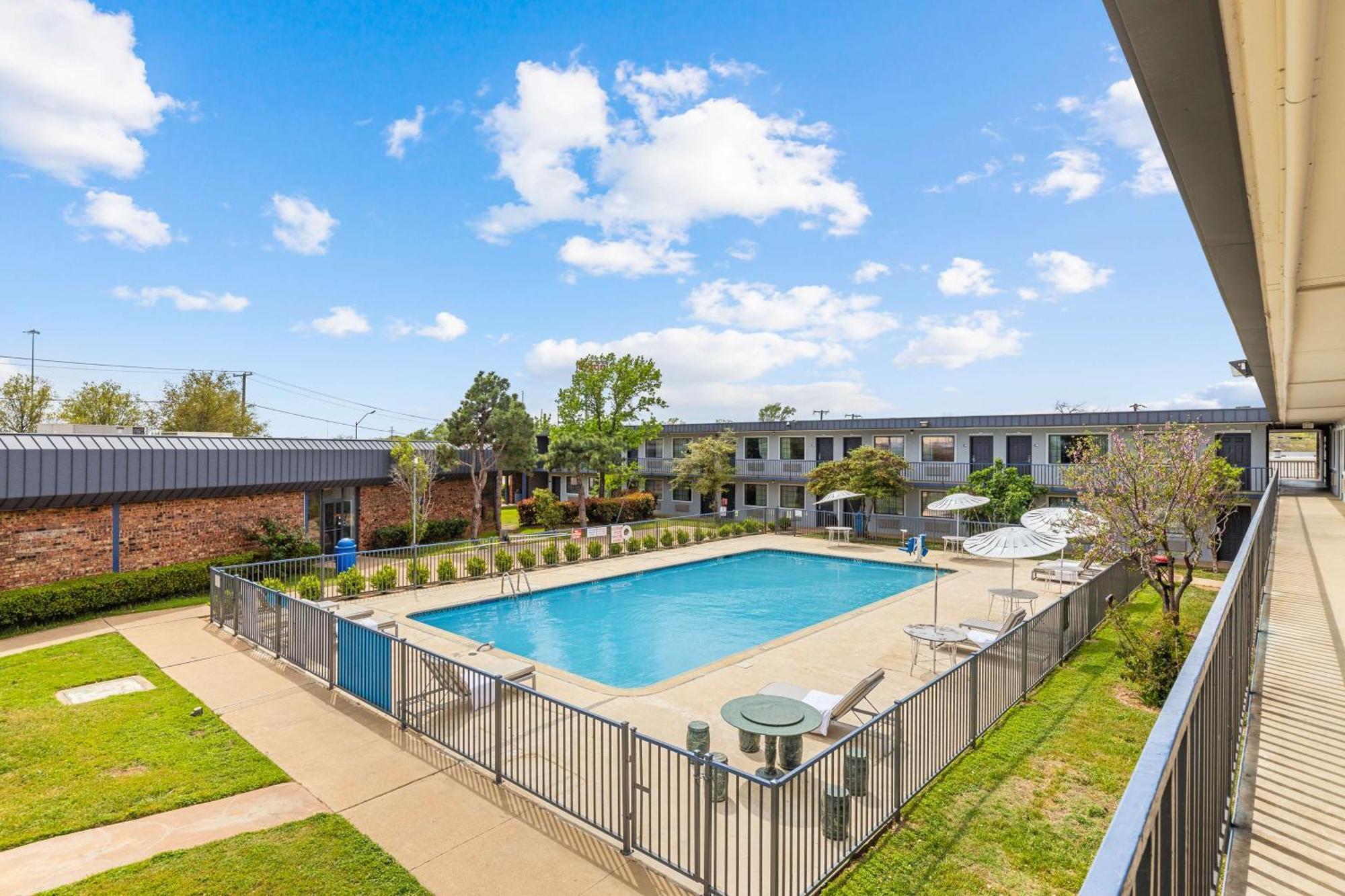 Americas Best Value Inn Fort Worth/Hurst Richland Hills Bagian luar foto