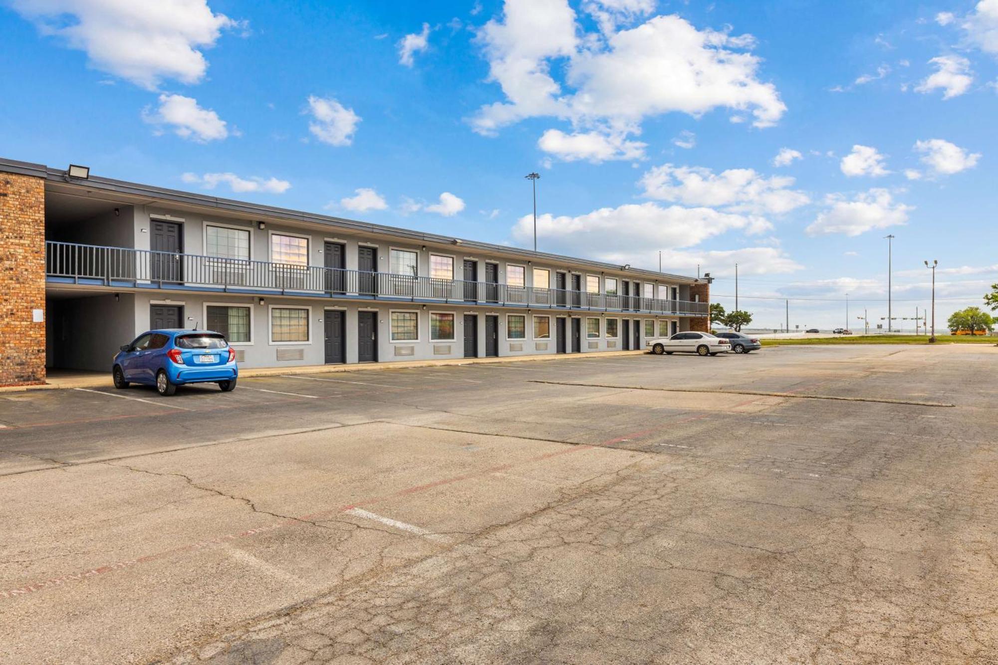 Americas Best Value Inn Fort Worth/Hurst Richland Hills Bagian luar foto