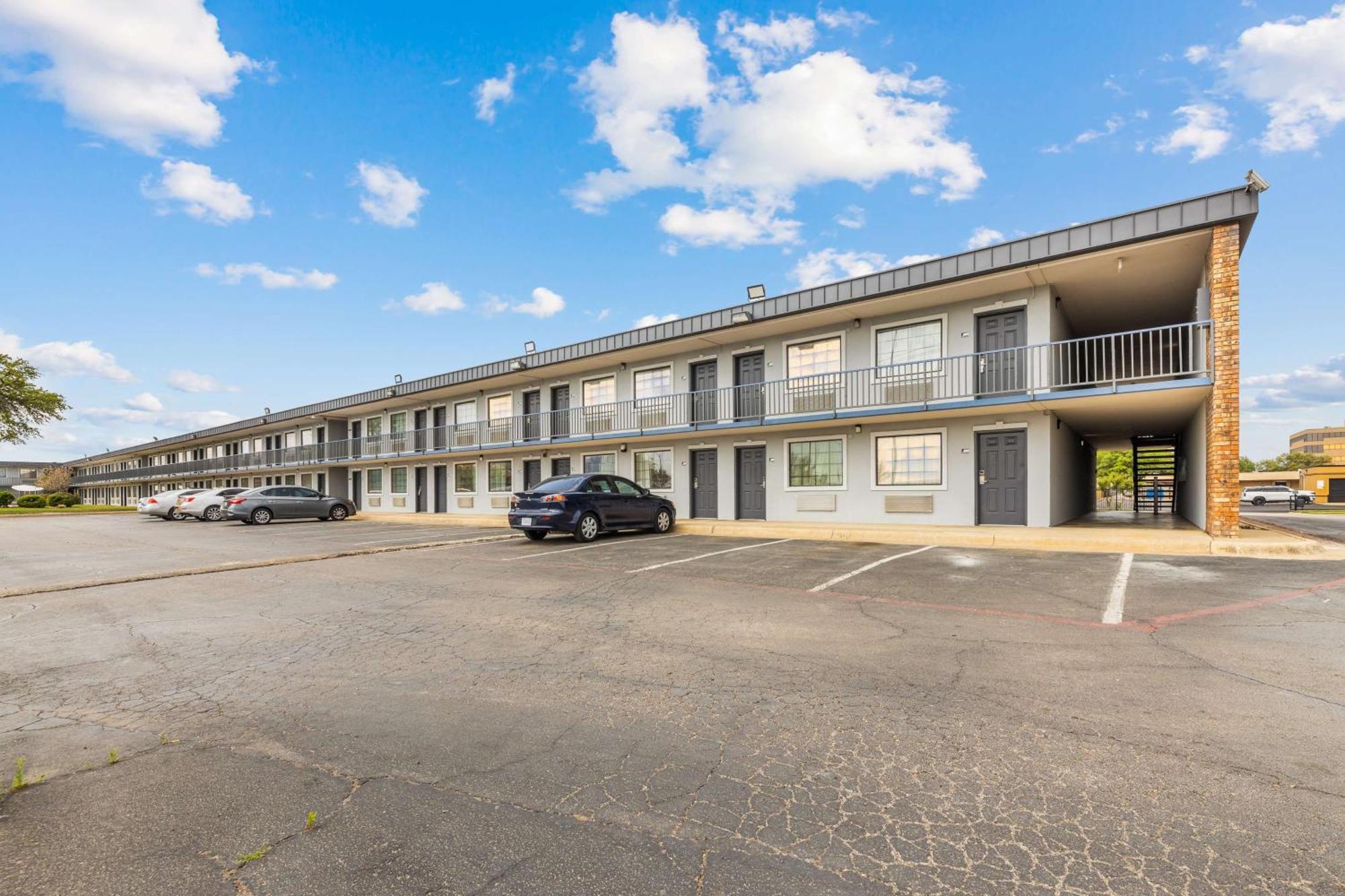 Americas Best Value Inn Fort Worth/Hurst Richland Hills Bagian luar foto